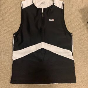 Louis Garneau Women’s vent sleeveless Tri top.Size Large.